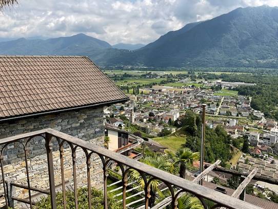 Balkon mit Blick ueber das Dorf